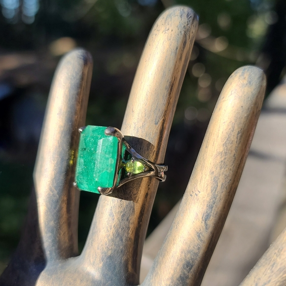 17k green Beryl emerald cut & pear cut Peridot sterling & rhodium ring sz7 - Picture 4 of 10